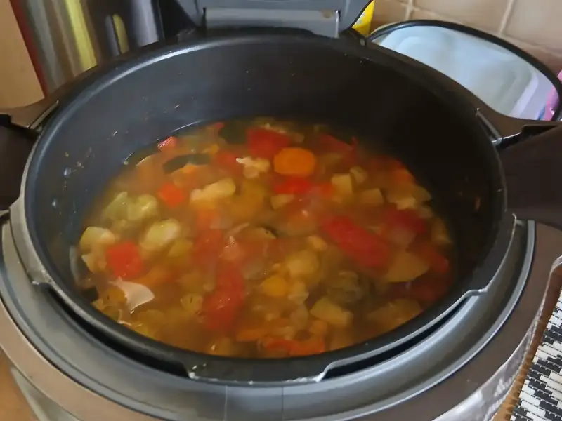 Couscous vegetable soup in the Cookeo pot: carrots, tomatoes, bell pepper, cauliflower and chickpeas