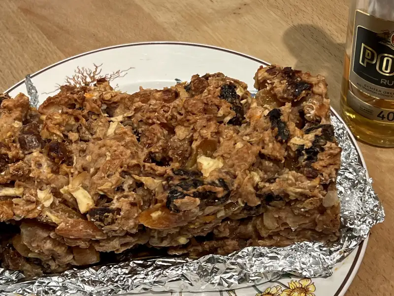 Bread with dried fruits (fruit bread)