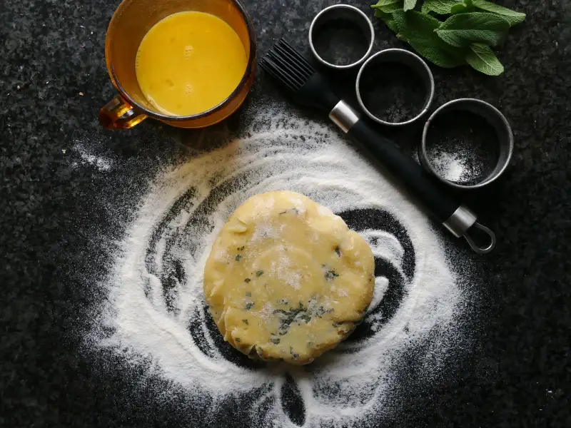 Savory crackers with sage and walnut