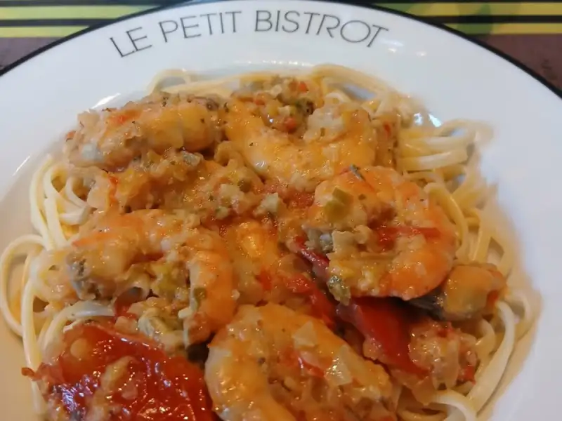 Plate of shrimp spaghetti in tomato sauce with garlic and parsley