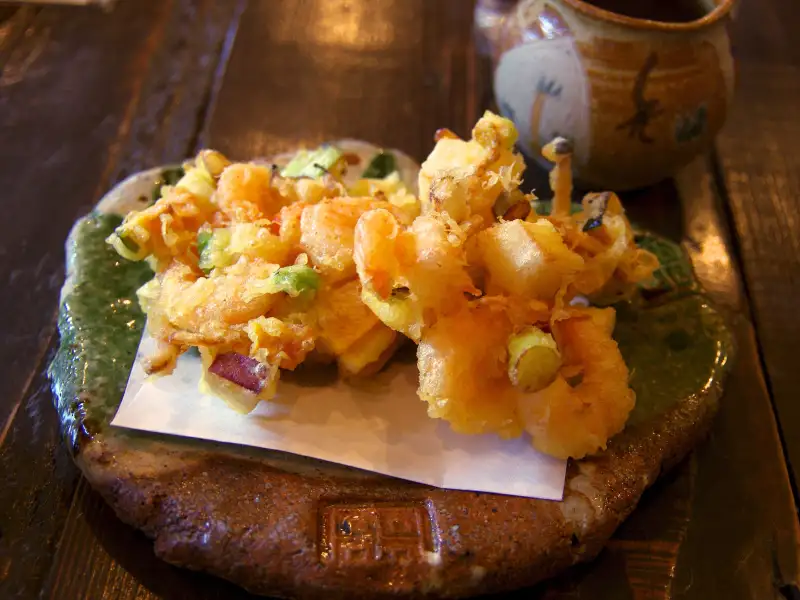 Vegetable and shrimp kakiage